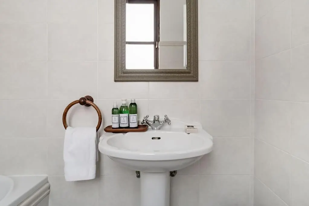 Authentic Seafront Experience Apartment Sliema