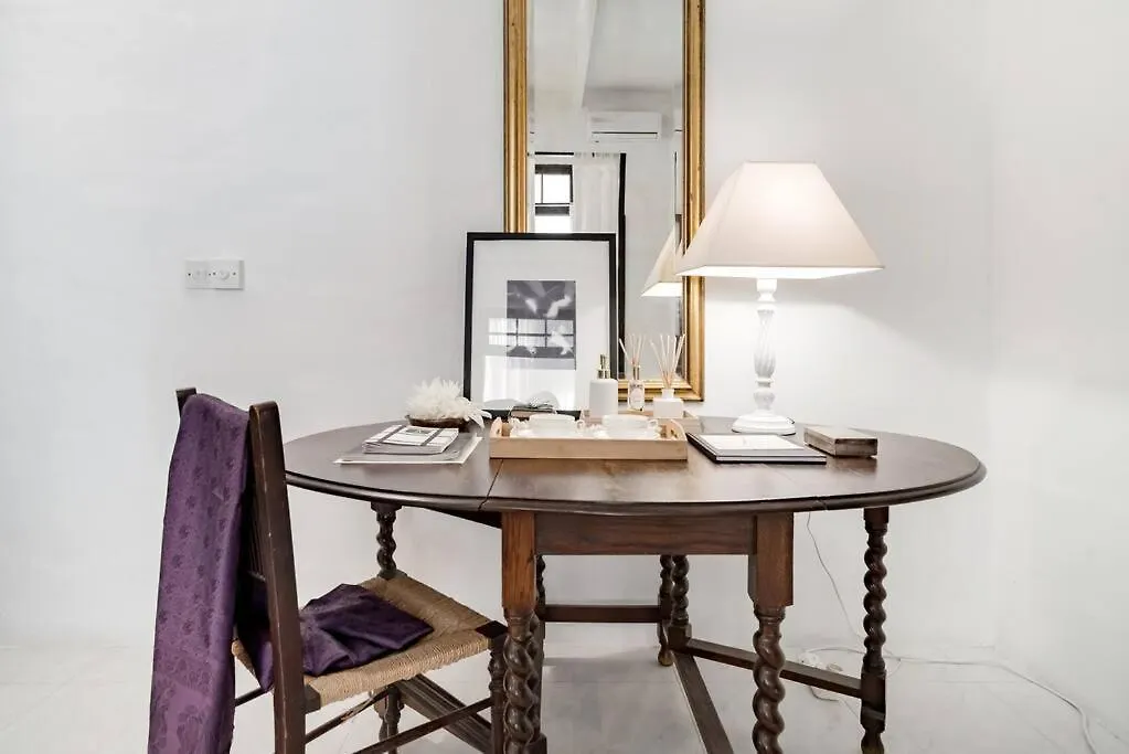 Authentic Seafront Experience Apartment Sliema