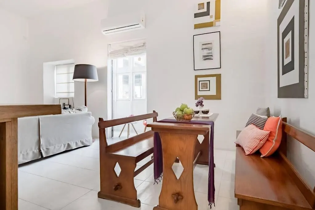 Authentic Seafront Experience Apartment Sliema