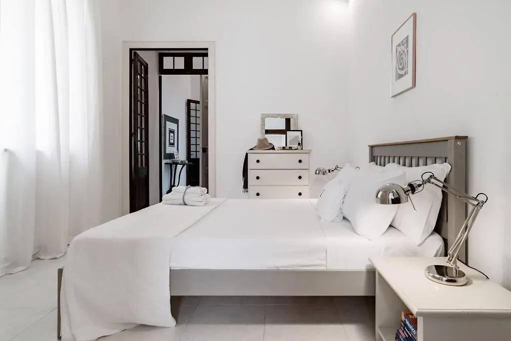 Authentic Seafront Experience Apartment Sliema 0*,  Malta