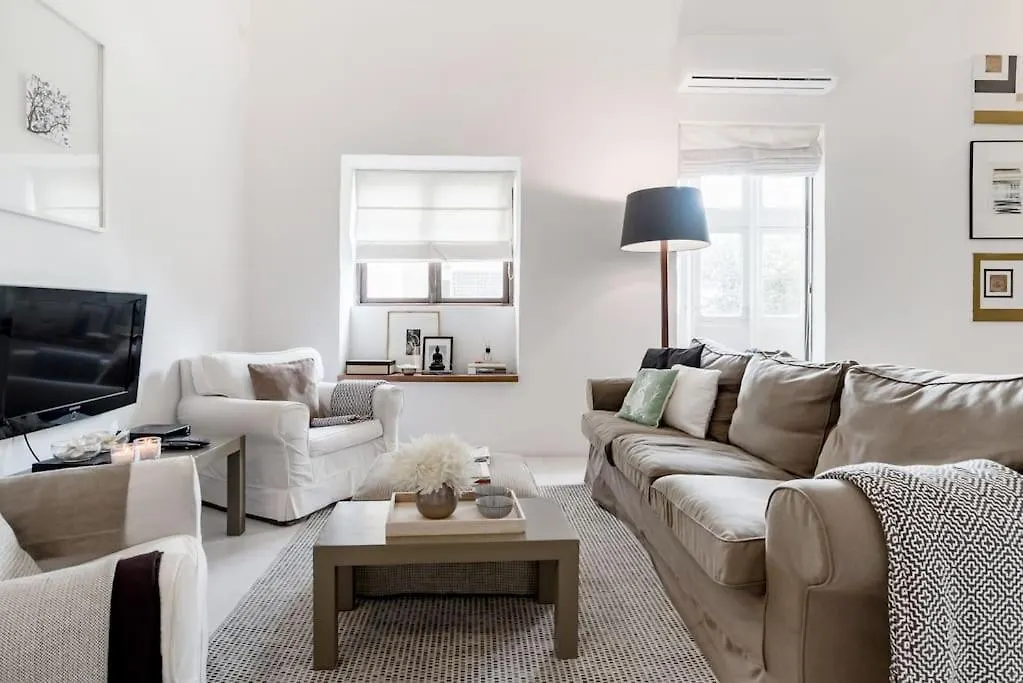 Authentic Seafront Experience Apartment Sliema